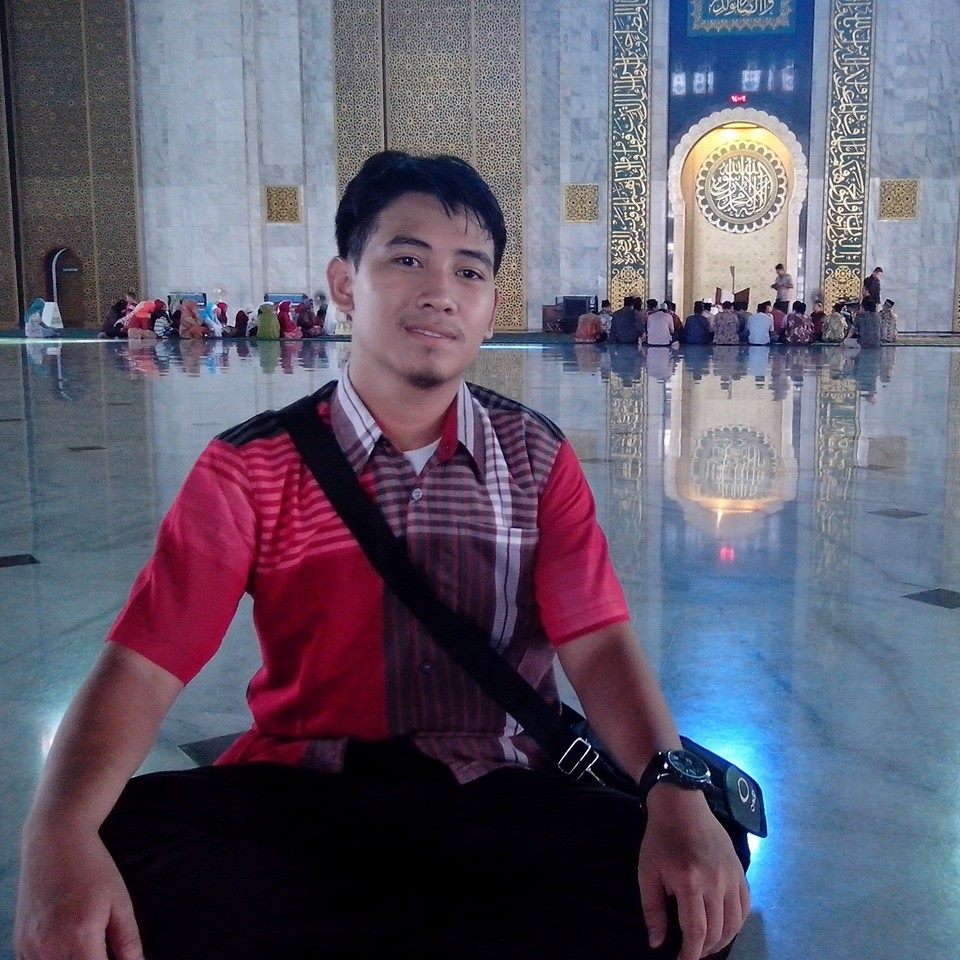 Muhammad Rusyaid Hamzah, SQ., M.Ag